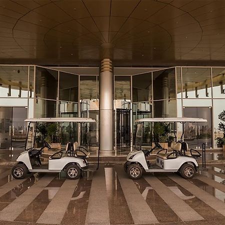 Millennium Hail Hotel Kültér fotó Golf carts at the entrance of the hotel