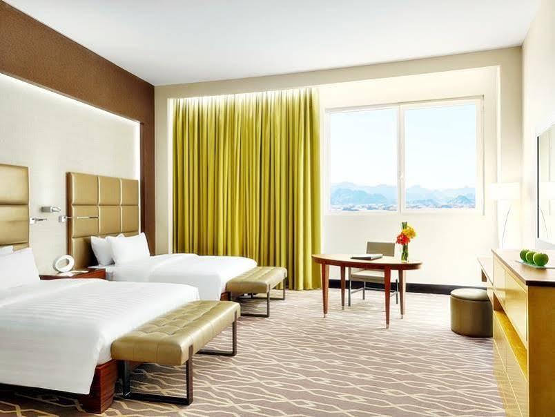 Millennium Hail Hotel Kültér fotó A guest room at the MGM Grand