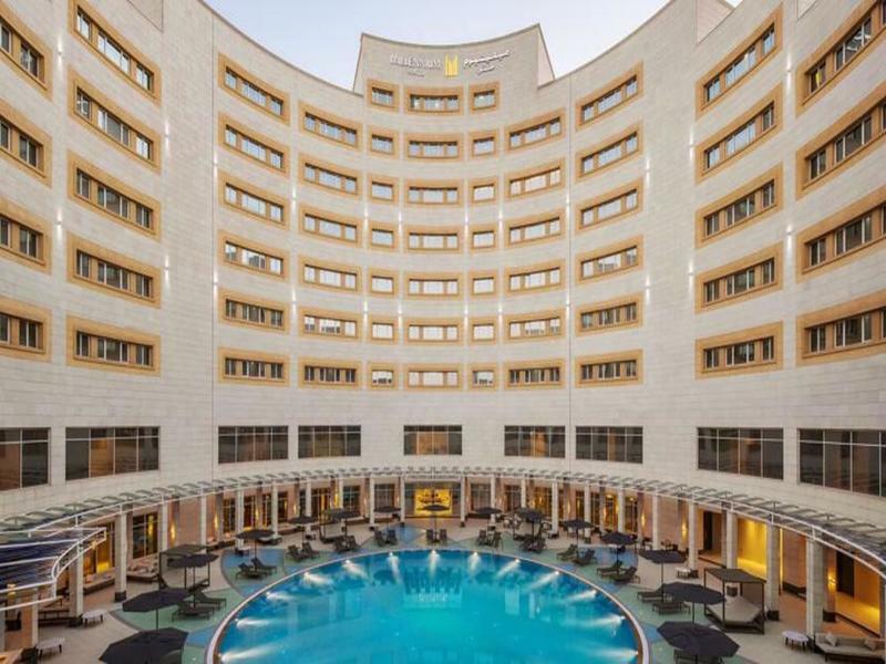 Millennium Hail Hotel Kültér fotó The pool at the hotel