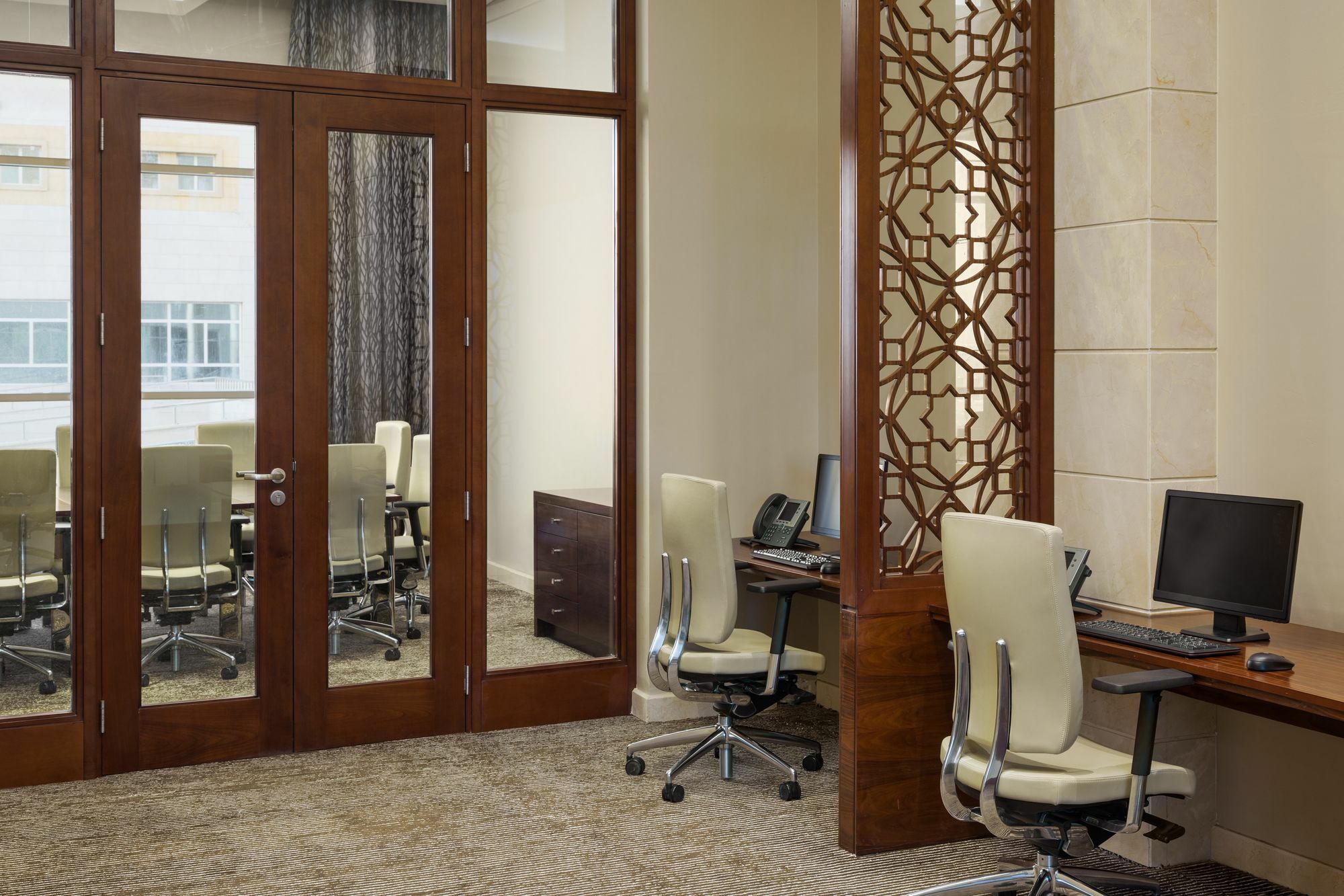 Millennium Hail Hotel Kültér fotó Business Center